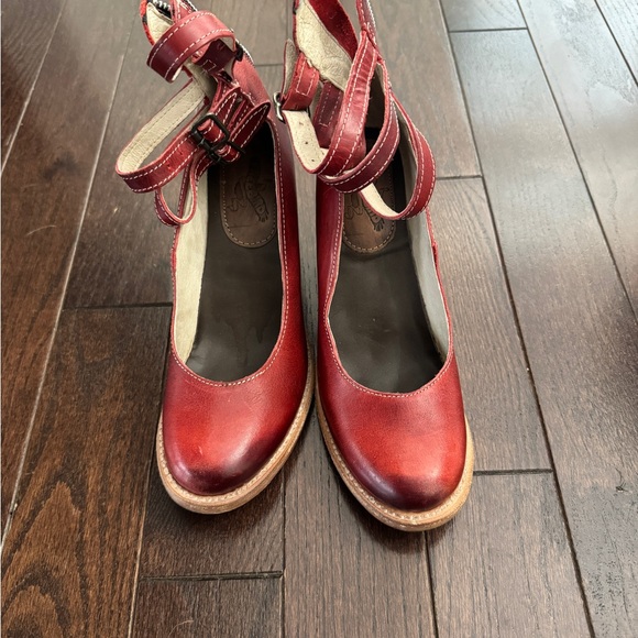 Women's Freebird Leather shoes - Picture 1 of 5